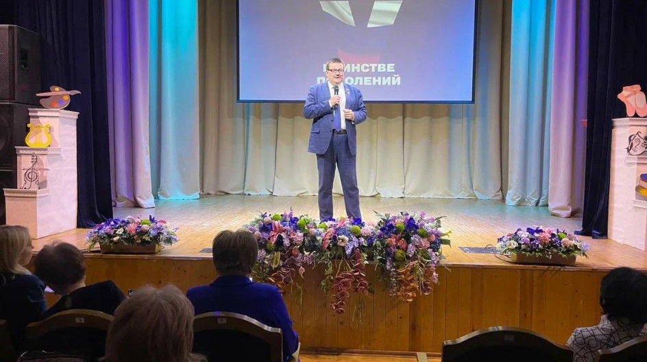 ПУЩИНО. Поздравил наших уважаемых работников культуры,  собравшихся вчера в ЦКР Вертикаль наукограда, с их профессиональным праздником.