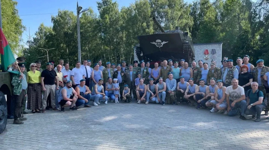 КАШИРА. Принял участие как депутат Московской областной Думы в торжественном митинге, посвящённом Дню Воздушно-десантных войск.