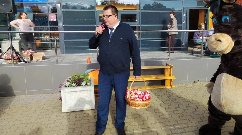 ПУЩИНО. С праздником, Днём защиты детей, поздравил ребятишек и их родителей на площади Центра культурного развития «Вертикаль»
