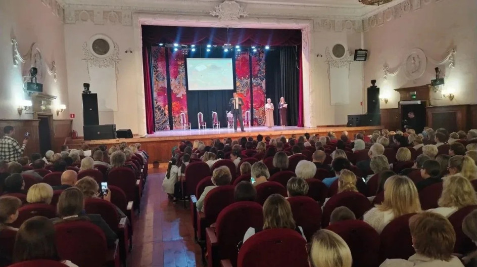 КАШИРА. Поздравил педагогов и ветеранов педагогического труда городского округа Кашира с Днём учителя