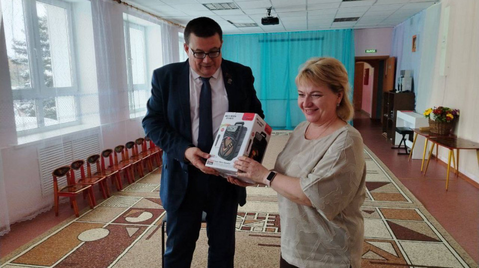 УЗУНОВО. Встретился с коллективом детского садика "Колосок".