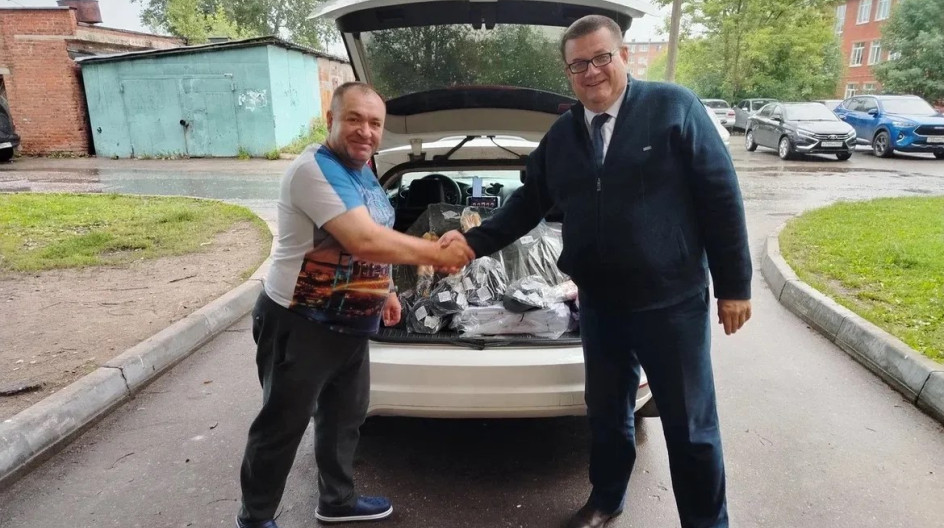СТУПИНО. Передал участнику СВО находящемуся в отпуске тактические рюкзаки и саперные лопатки