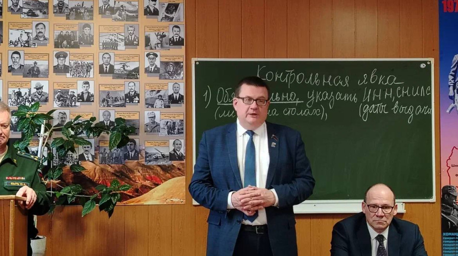 СТУПИНО. Поздравил сотрудников военного комиссариата с профессиональным праздником.