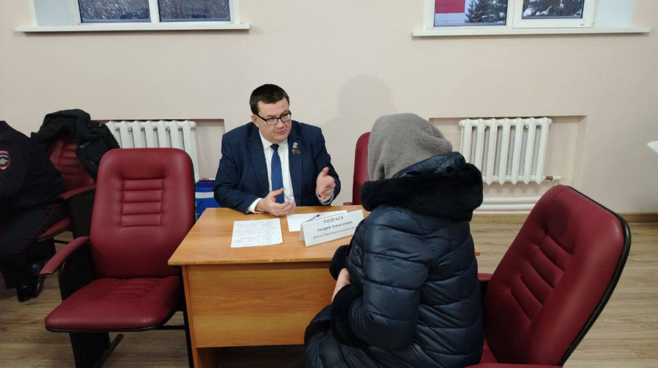 БЕРЕЗНЕЦОВО. Провёл прием граждан в рамках выездной администрации, прошедшей в сельской Доме культуры