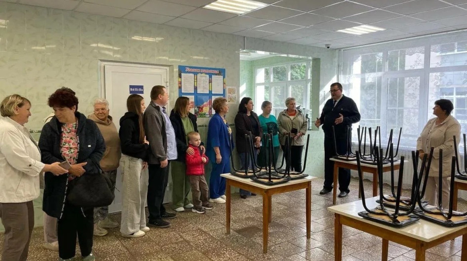 ПОДХОЖЕЕ. Проверил готовность филиала школы им. В.И. Чуйкова в селе Подхожее муниципального округа Серебряные Пруды к новому учебному году как депутат Московской областной Думы в рамках «Родительской приемки», инициированной партией «Единая Россия»