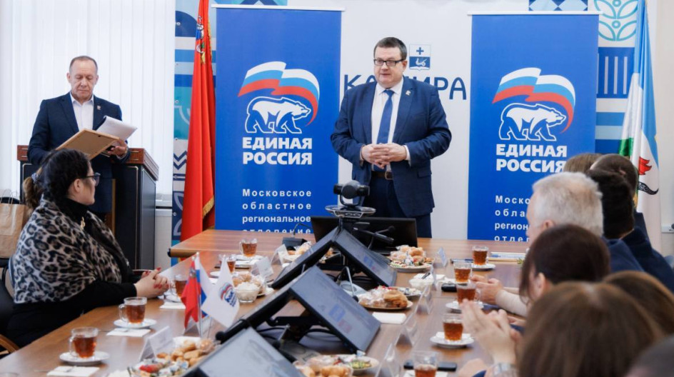 КАШИРА. В день российской печати поздравил коллег-журналистов с праздником и принял участие в «Медиазавтраке», организованном секретарем местного отделения Партии «Единая Россия», главой городского округа Кашира Романом Александровичем Пичугиным.