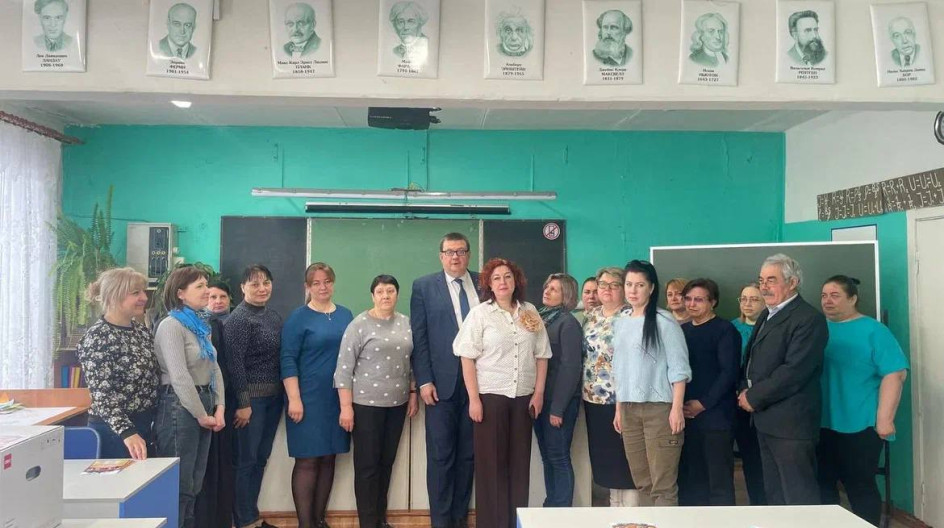 ШЕМЕТОВО. Встретился с коллективами детского садика «Берёзка» и Шеметовской школы в д. Шеметово муниципального округа Серебряные Пруды.
