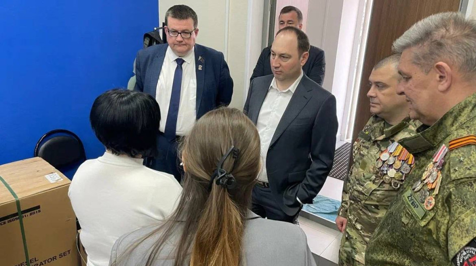 Ступино.В общественной приёмной местного отделения партии «Единая Россия» вместе с Главой городского округа Ступино, секретарём местного отделения партии «Единая Россия» Сергеем Мужальских встретился с участником специальной военной операции Николаем.