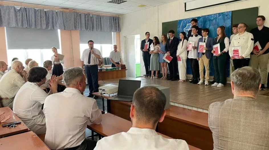 СТУПИНО. Поздравил студентов Ступинского филиала МАИ с получением дипломов