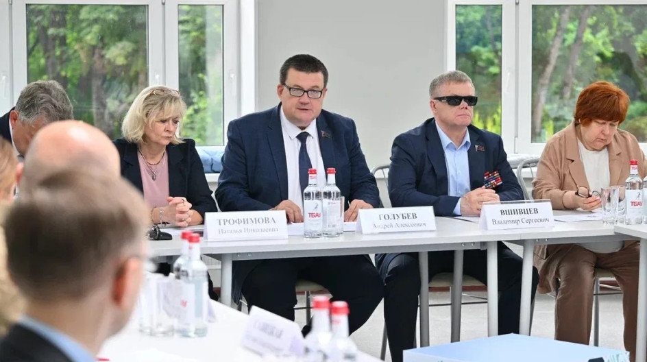 ЛИТВИНОВО. 25 июня 2026 года провел выездное заседание на базе Оздоровительного комплекса «Литвиново», посвященное вопросу летней оздоровительной кампании 2026 года, а также организации трудовой занятости несовершеннолетних