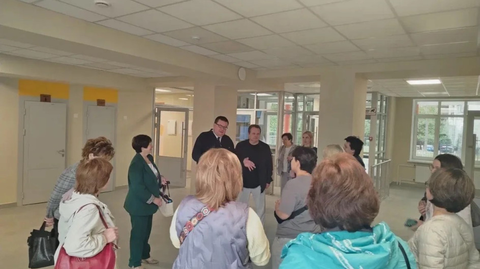 ПРОТВИНО. В рамках «Родительской приемки», инициированной партией «Единая Россия», принял участие как депутат Московской областной Думы в мониторинге капитального ремонта корпуса № 2 Лицея Протвино.